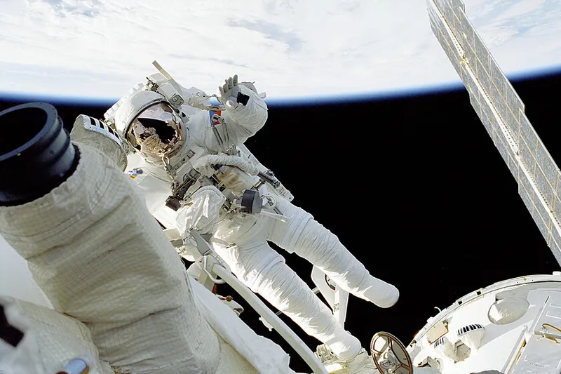 La NASA quiere poner a prueba la relatividad de Einstein, así que ha enviado y actualizado una nevera al espacio