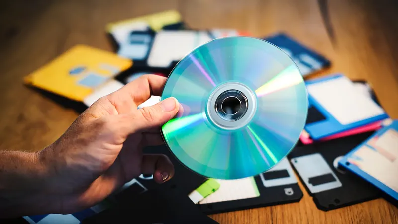 En pleno debate de un futuro sin discos surge una pregunta inquietante: ¿cuánto dura realmente un CD, DVD o Blu-Ray?