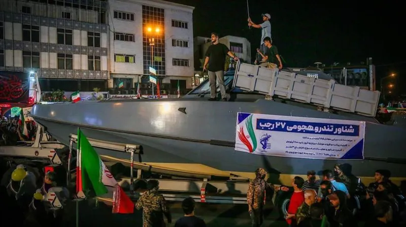 Irán presenta nueva lancha rápida de ataque tras tensión con EEUU en Ormuz