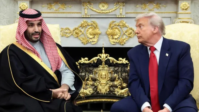 Doble rasero nuclear de EEUU: Trump aprueba acuerdo nuclear con Riad