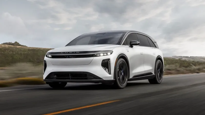 1.070 CV, 3,1 segundos de 0 a 100 km/h y espacio para siete pasajeros: un deportivo eléctrico disfrazado de coche familiar