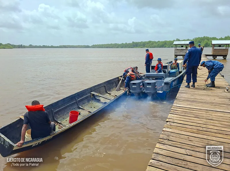 Ejército salva la vida de tres pescadores tras volcarse su embarcación en el Caribe Sur