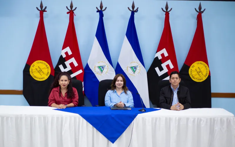Comunidad educativa celebra sus victorias honrando a la Patria