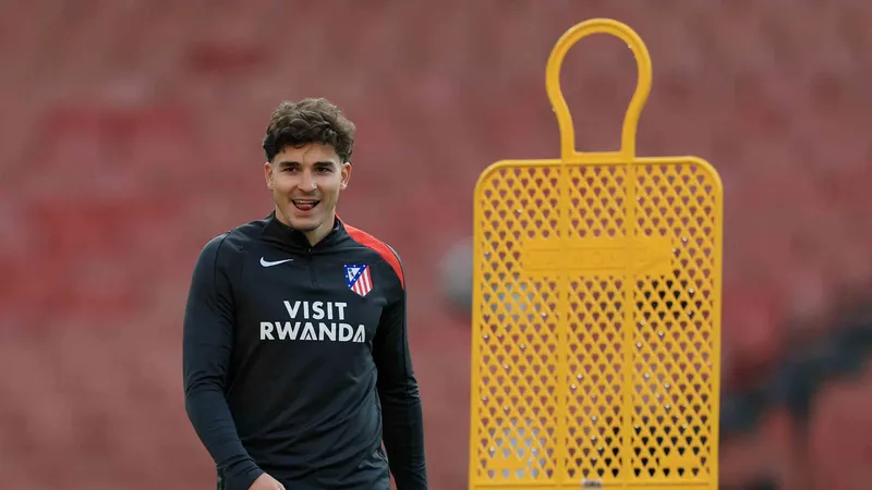 Diego Simeone cierra la puerta a la salida de Julián Álvarez