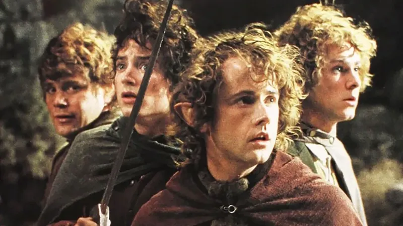 En 'El señor de los anillos', el resto de hobbits apuñalan a todas las razas que dañan a Frodo