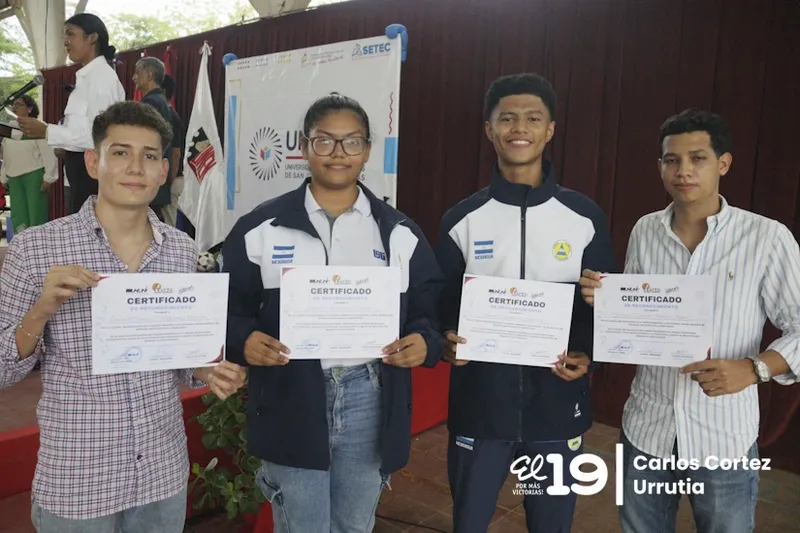 Reconocen a atletas destacados de las Universidades Pueblo Presidente