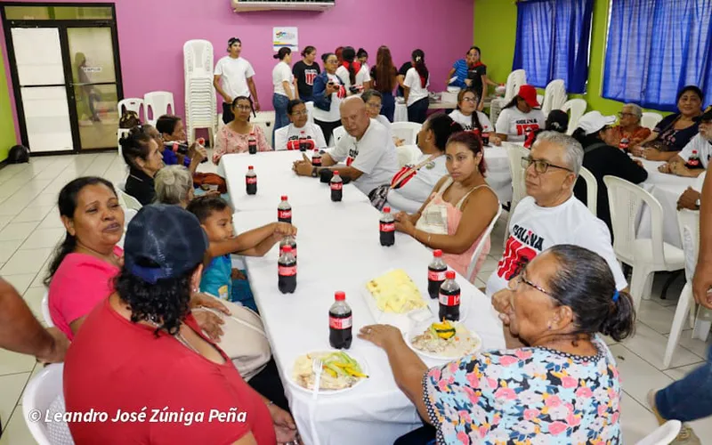 Amor y gratitud: agasajan a madres de héroes y mártires de la Colina 110