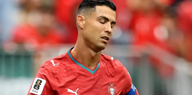 «El equipo necesita marcar, no tú»: Tunden a Cristiano por la pobre actuación en...