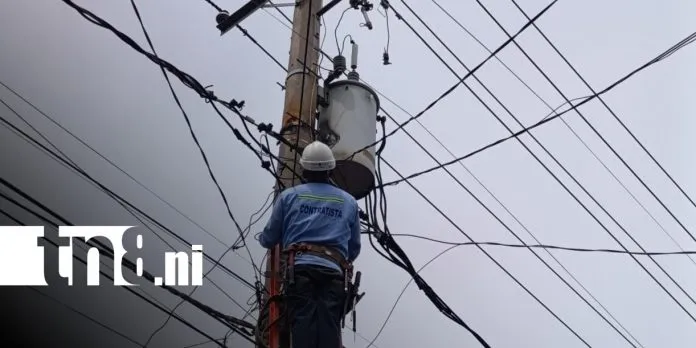 Crónica TN8 visibiliza reporte y restablecen servicio eléctrico en barrio Carlos Núñez, Managua