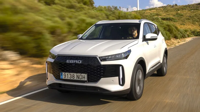¿4,2 L/100 km y desde 19.990 €? Así hace un Madrid-Barcelona este SUV híbrido fabricado en España