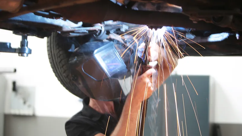No hay mecánicos suficientes ni especializados en los talleres españoles y por hay que esperar más para la reparación de un coche