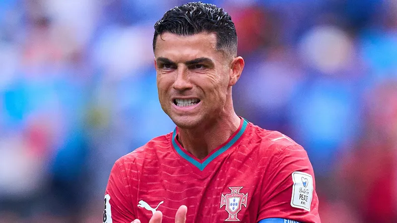 Cristiano Ronaldo ignora pregunta sobre Lionel Messi