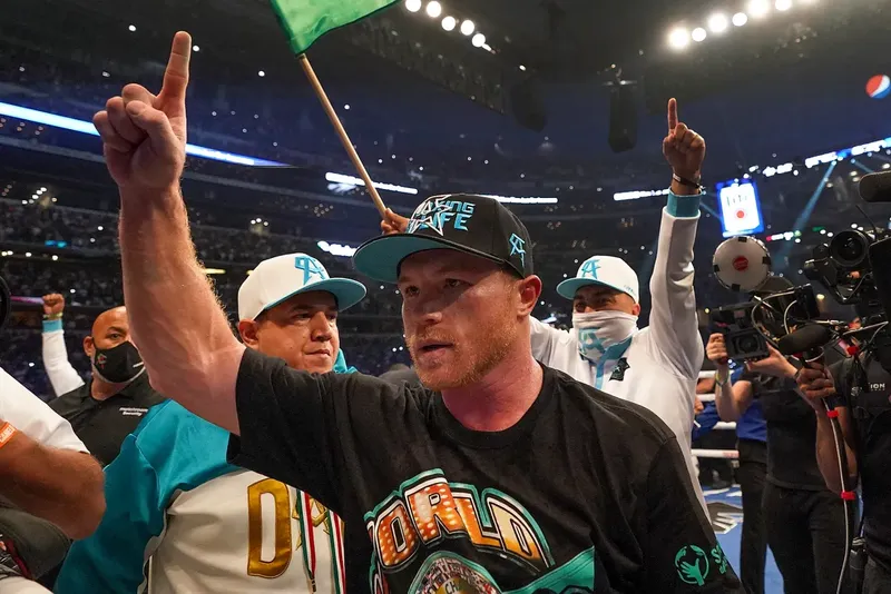 Al Canelo Álvarez le apareció nuevo contendiente con altas aspiraciones
