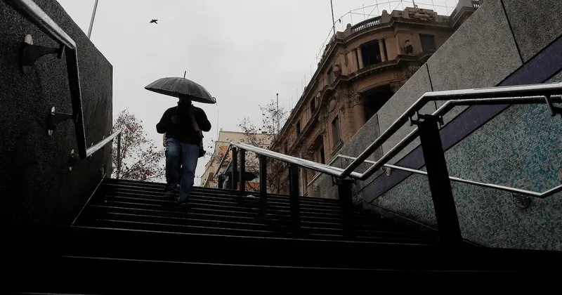 Sistema frontal en Chile avanza dejando fuertes lluvias y cortes de energía