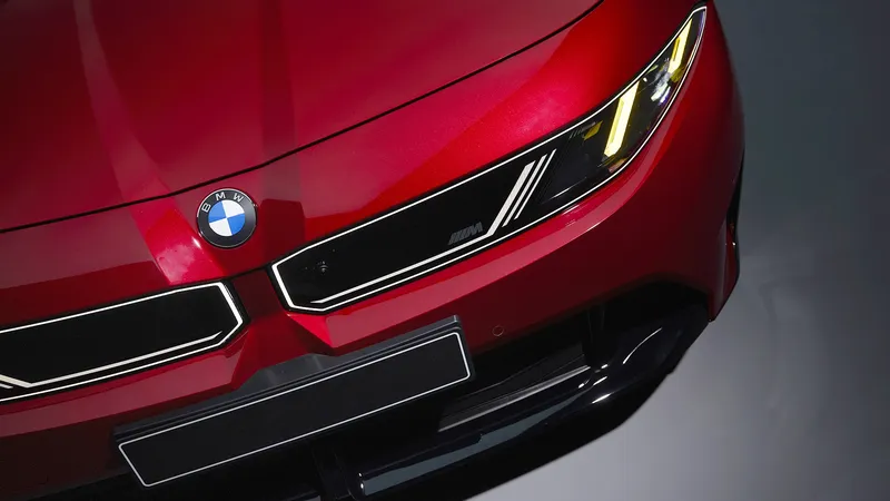 Giro de guión en BMW: Serie 1 eléctrico que recuperará su elemento diferenciador, y un ‘monstruo’ más grande que el actual X7