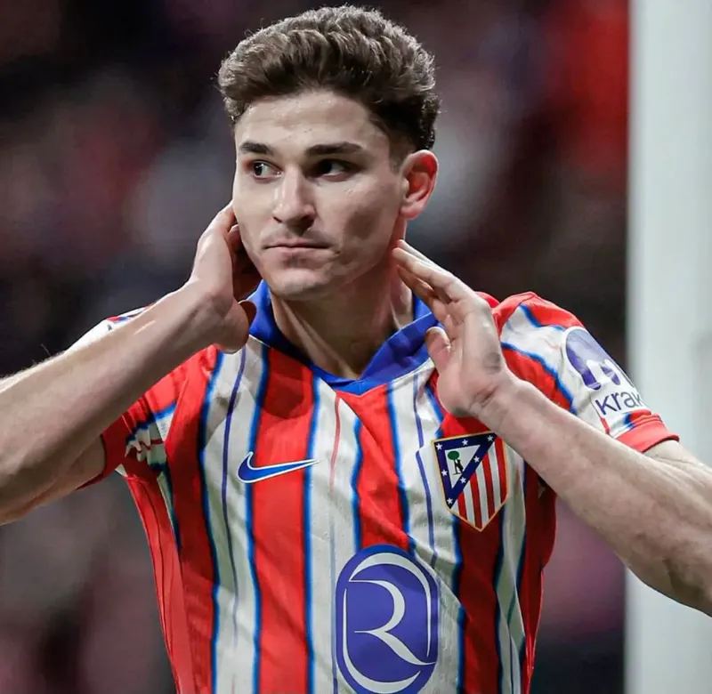 Atlético se aferra mientras Julián Álvarez busca nuevo destino