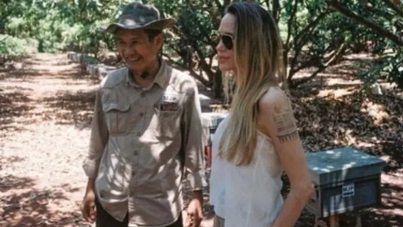 En 2002, Angelina Jolie compró 39 hectáreas de bosque en Camboya: lo convirtió en una reserva y dio trabajo a decenas de personas