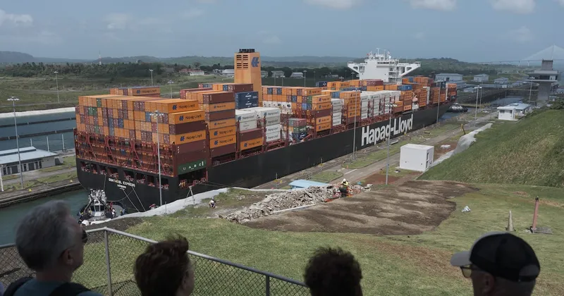 Canal de Panamá suspenderá parte de las reservas de buques ante la perspectiva de menores niveles de agua