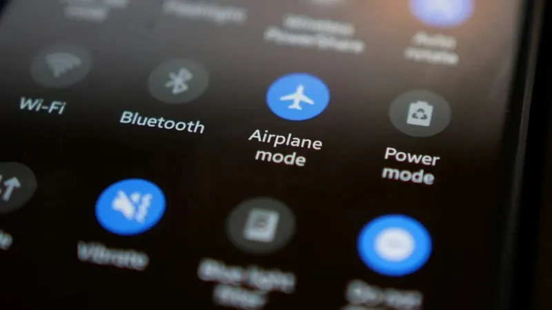 Los aviones modernos soportan los móviles, pero las compañías aún prefieren que uses este ajuste