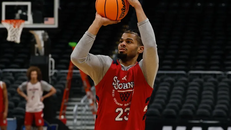 Denver da una oportunidad a Bryce Hopkins