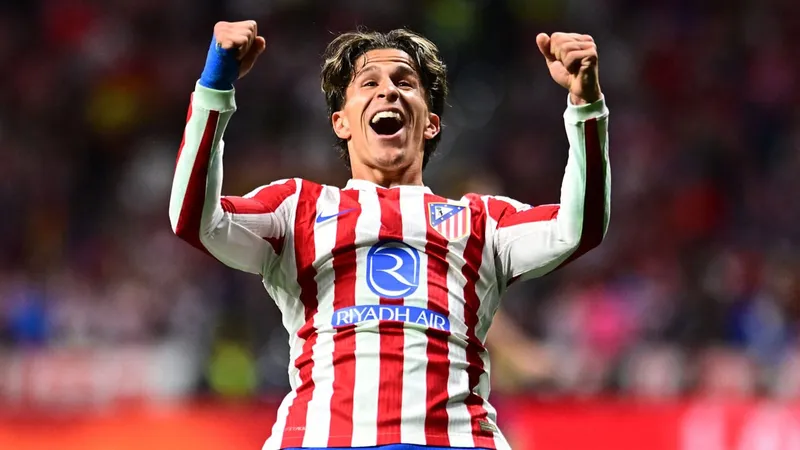 Giuliano Simeone recortó sus vacaciones y reportó con Atlético de Madrid