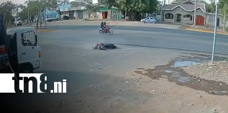 Cámaras captan impactantes choques en el cruce Carlos Marx, Managua