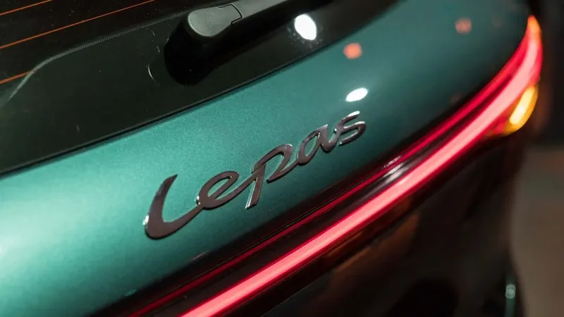 Llegó a España con un híbrido y ahora trae dos nuevos coches eléctricos: Lepas quiere ampliar su oferta y llegar más lejos