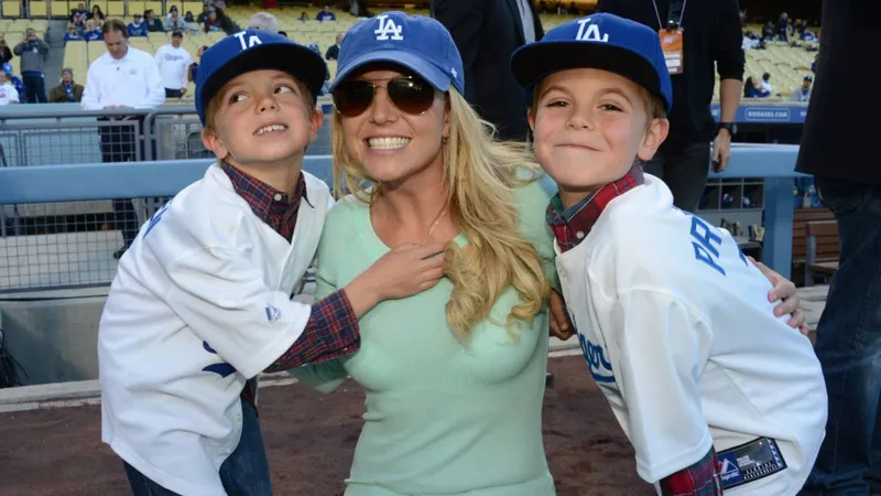 No creerás cómo lucen DE ATRACTIVOS los hijos de Britney Spears; debutaron como modelos en París