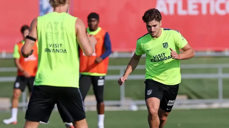 Julián vuelve a entrenarse con el Atlético, cuatro días después y asume su presente