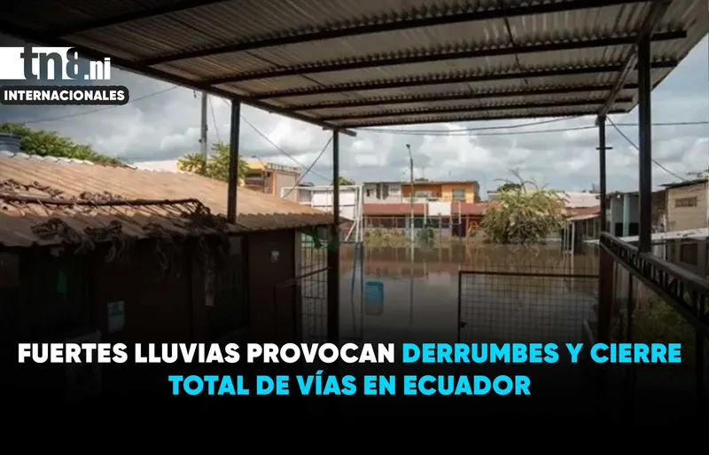 Fuertes lluvias causan derrumbes y bloquean una carretera estratégica en Ecuador