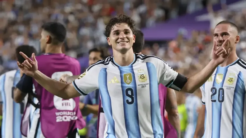 El Barça, pendiente por si Julián Álvarez se mueve otra vez