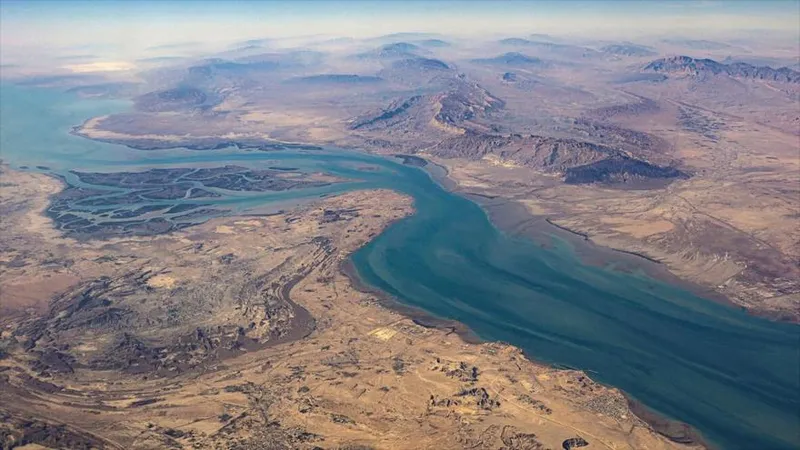 Irán: El tránsito por Ormuz es imposible por “acciones agresivas” de EEUU