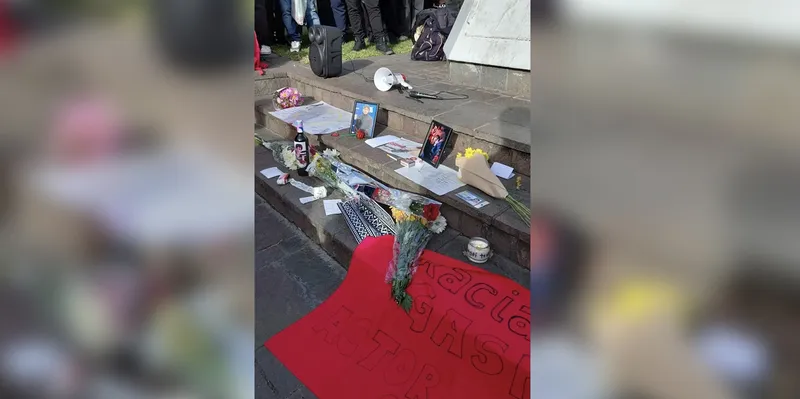 Miles de jóvenes despiden a Gaspi en una emotiva concentración en el Obelisco