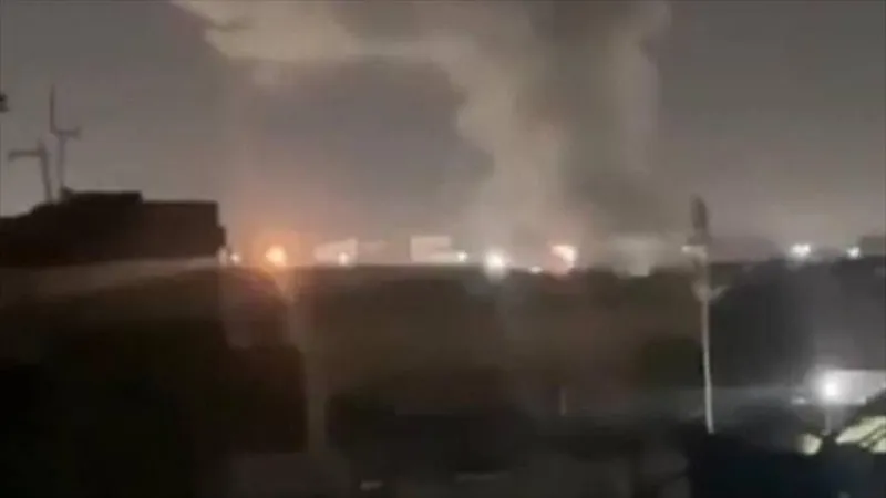 Arabia Saudí bombardea el oeste de Yemen; Saná promete “escalada por escalada”