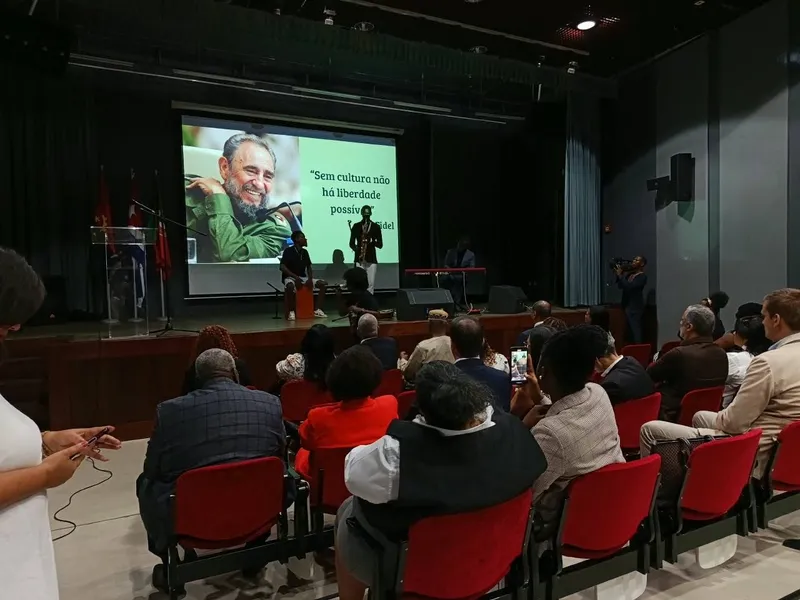 Cuba defiende desarrollo cultural pese a bloqueo, afirman en Angola