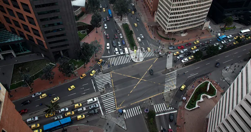 ¿En qué invertir en Colombia en el segundo semestre? El cambio de gobierno redefine las apuestas