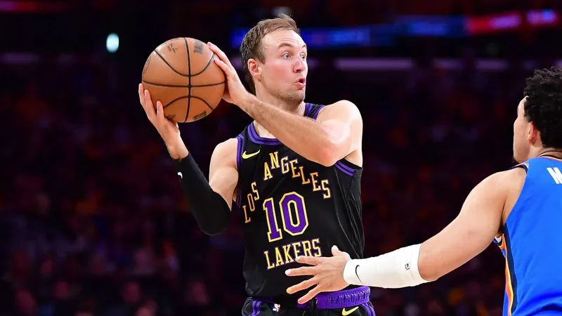 Los Suns se hacen con Luke Kennard