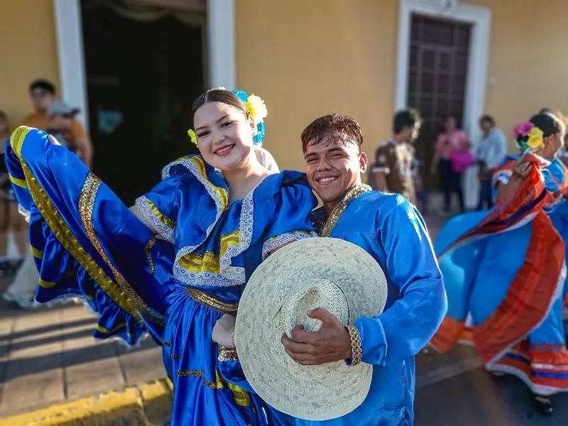 Granada celebra sus fiestas tradicionales con arte y cultura