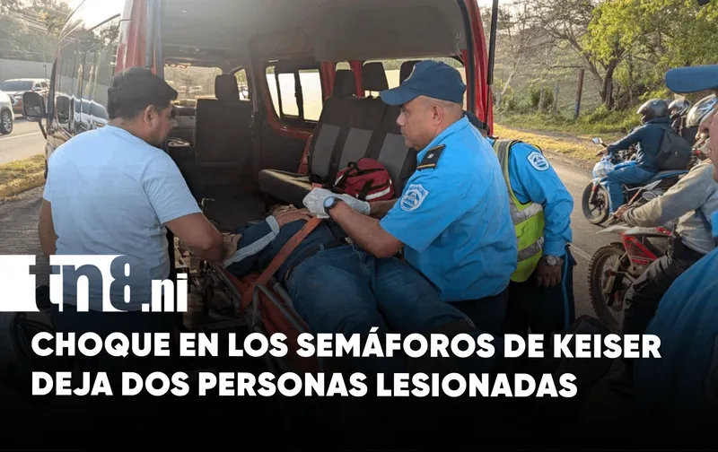 Dos lesionados tras fuerte choque entre motocicleta y vehículo en Managua