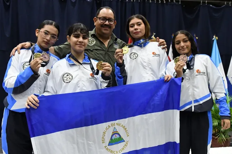Nicaragua se corona campeona Centroamericana y del Caribe en sable femenino juvenil por equipo