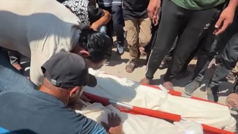Mueren dos palestinos en nuevos ataques de Israel contra Gaza - Noticiero 22:30