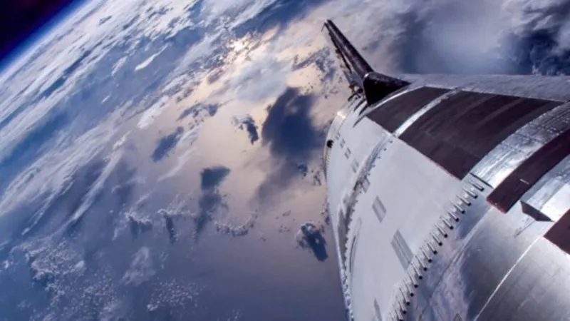 Starship iba a transportar por primera vez 20 satélites funcionales, pero cuatro motores impidieron que despegara. El próximo intento será el examen más importante del cohete de SpaceX para llegar a la Luna y Marte