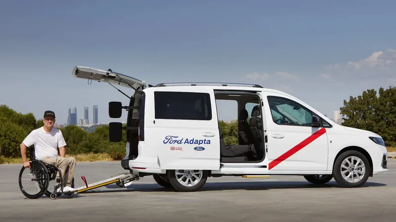 Ford da un paso más por la inclusión: así son sus dos nuevos coches adaptados para personas con discapacidad