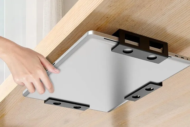 Poner tu Mac bajo el escritorio no es tan mala idea: llevo un año probándolo y me recuerda al iMac sumergido de 2006
