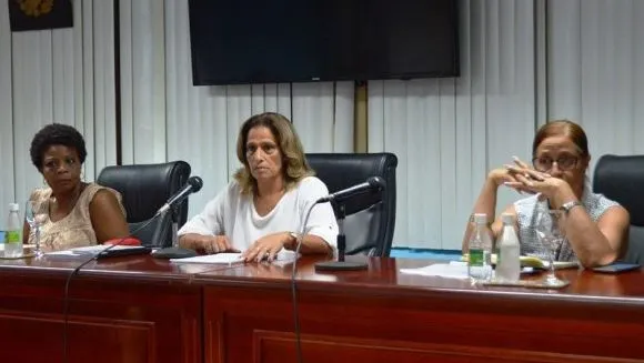 Ministra de Comercio Interior evalúa en Guantánamo transformaciones del sector