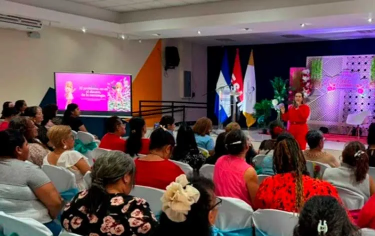 Madres emprendedoras participan en foro nacional