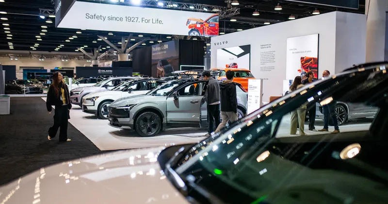 Volvo eleva sus ganancias y prevé una recuperación del mercado de camiones