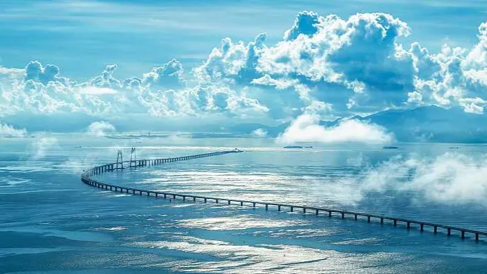El puente Hong Kong-Zhuhai-Macao cumple 8 años con más de 125 millones de viajeros