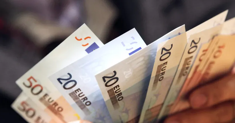 El euro cae a su nivel más bajo del año tras datos económicos débiles