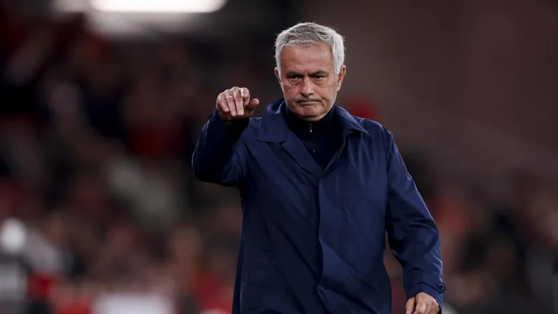 Oficial: El Benfica confirma que el Madrid pagará los 15 'kilos' por Mourinho